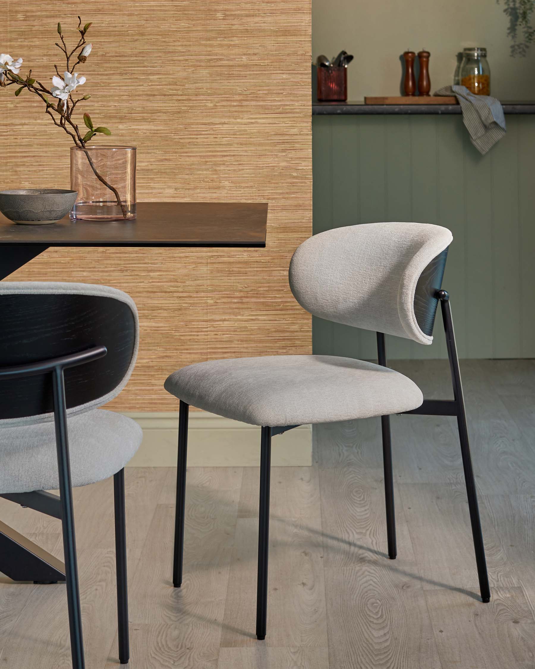 Corso 4 to 6 seater table and 4 Cree dining chairs set