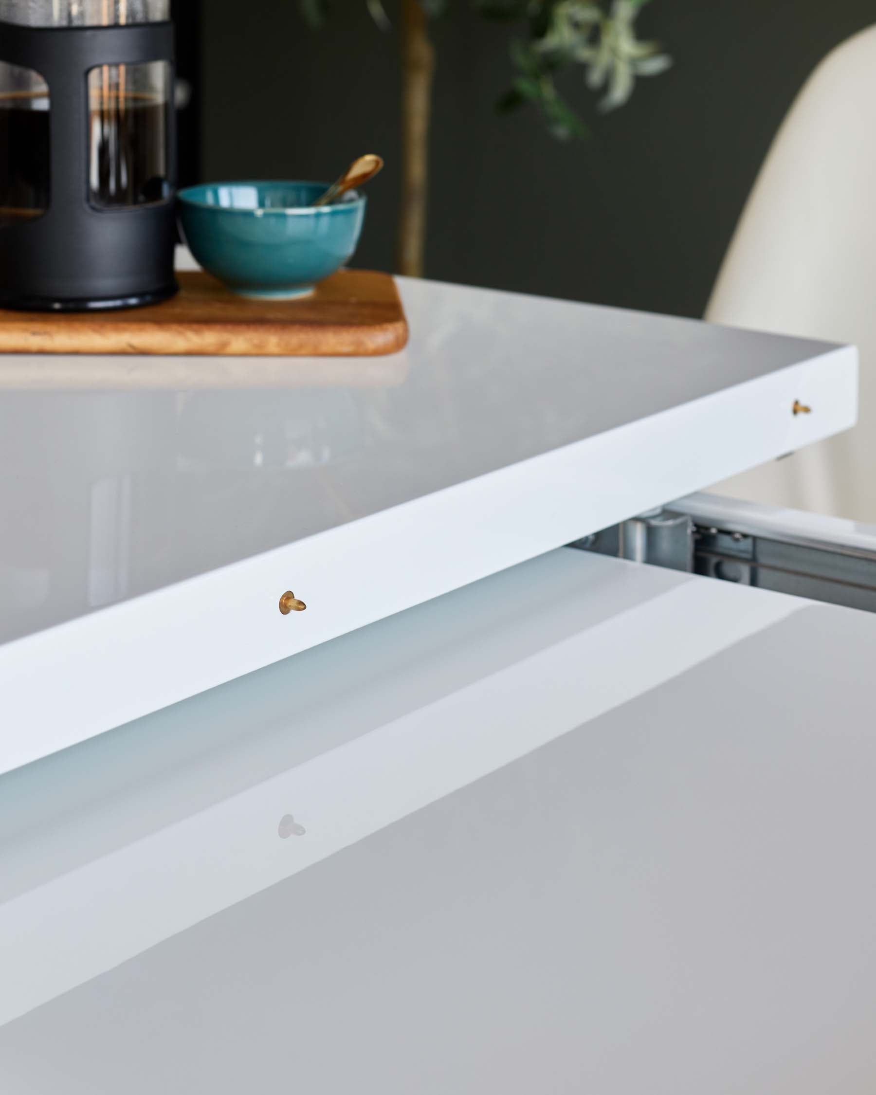 Sanza white gloss extending 6 to 8 seater dining table