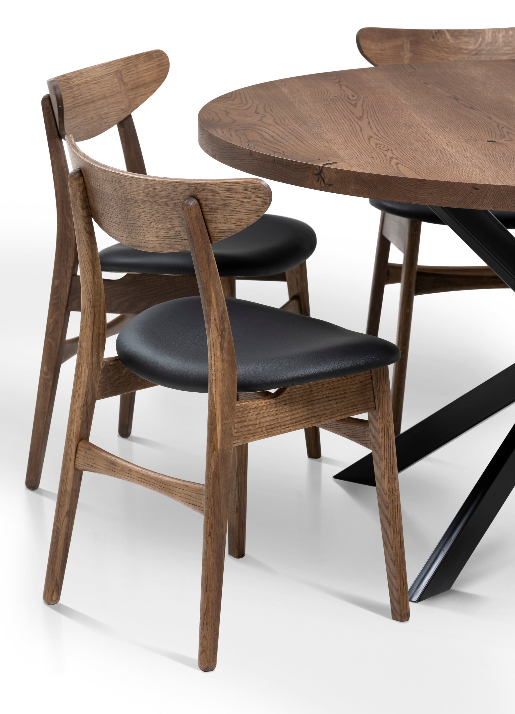 Beatrice Round Extendable Dining Table in Dark Oak