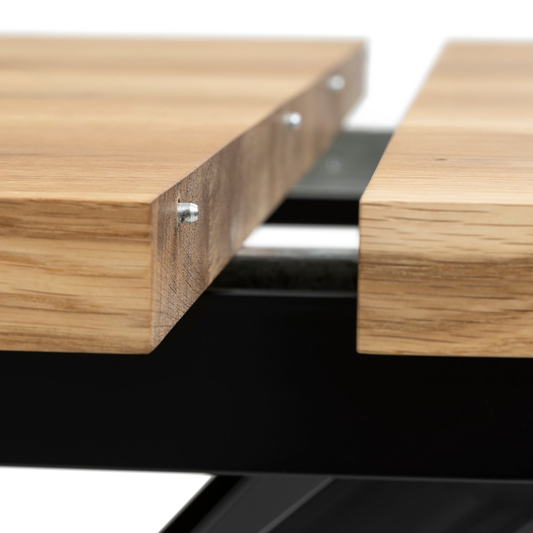 Beatrice Round Extendable Oak Dining Table in Solid Oak