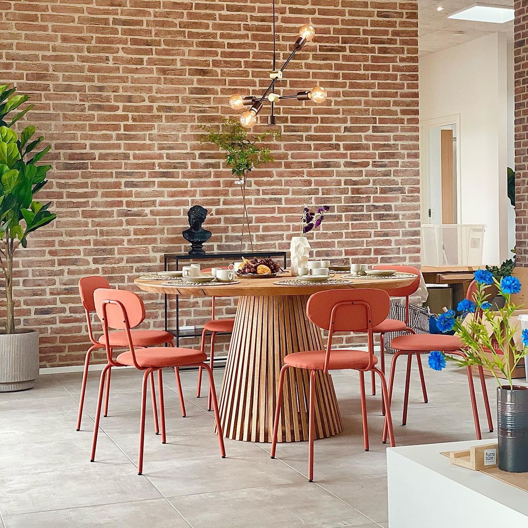 Vivien Round Extendable Dining Table in Solid Oak