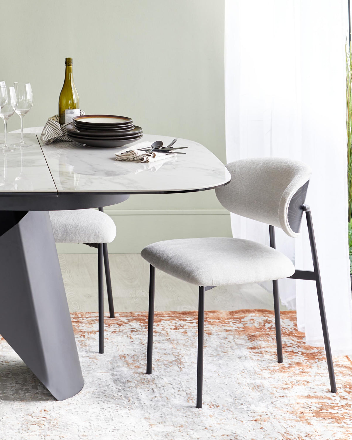 Corso 4 to 6 seater table and 4 Cree dining chairs set