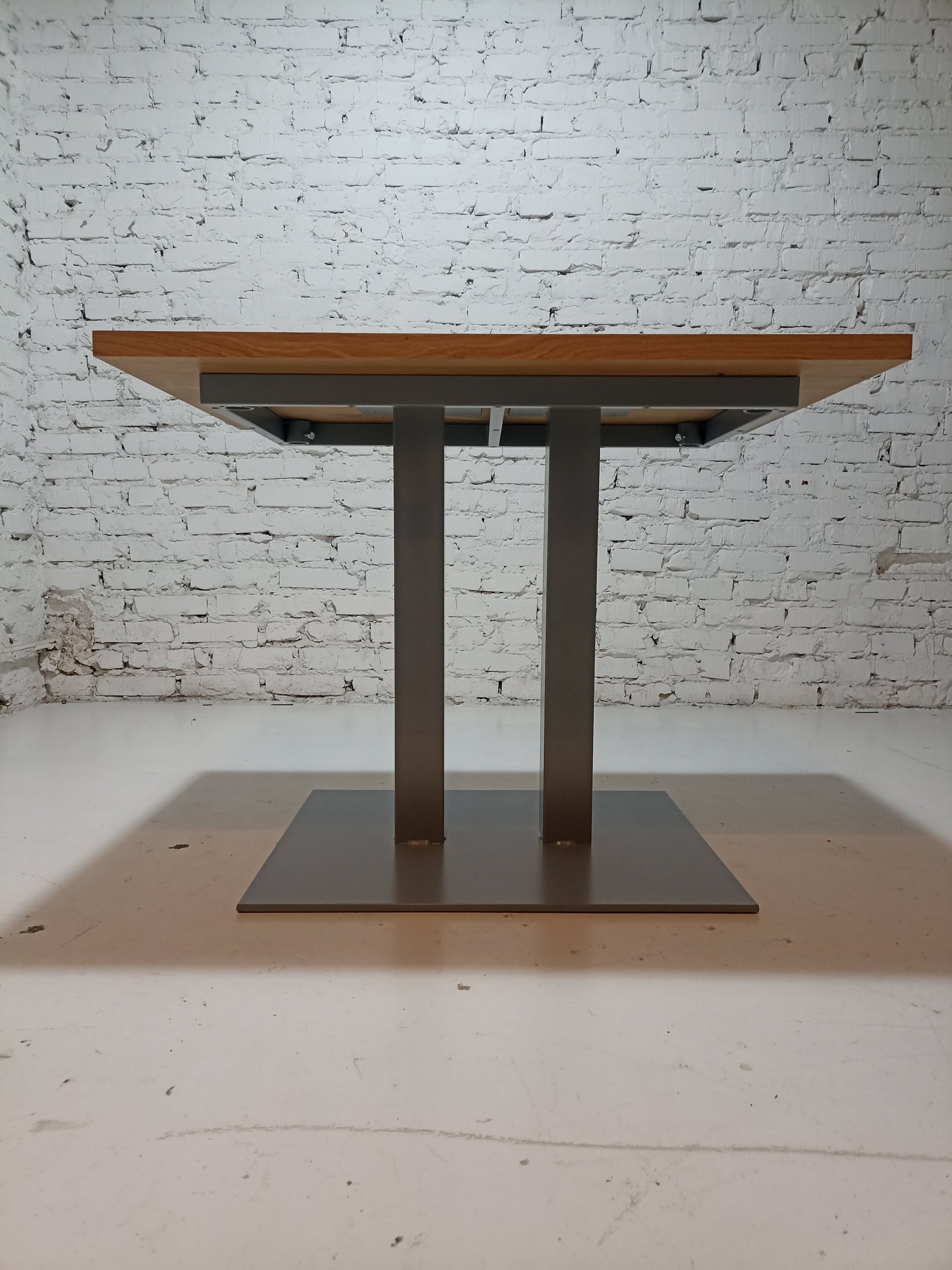 Lilly Pedestal Dining Table